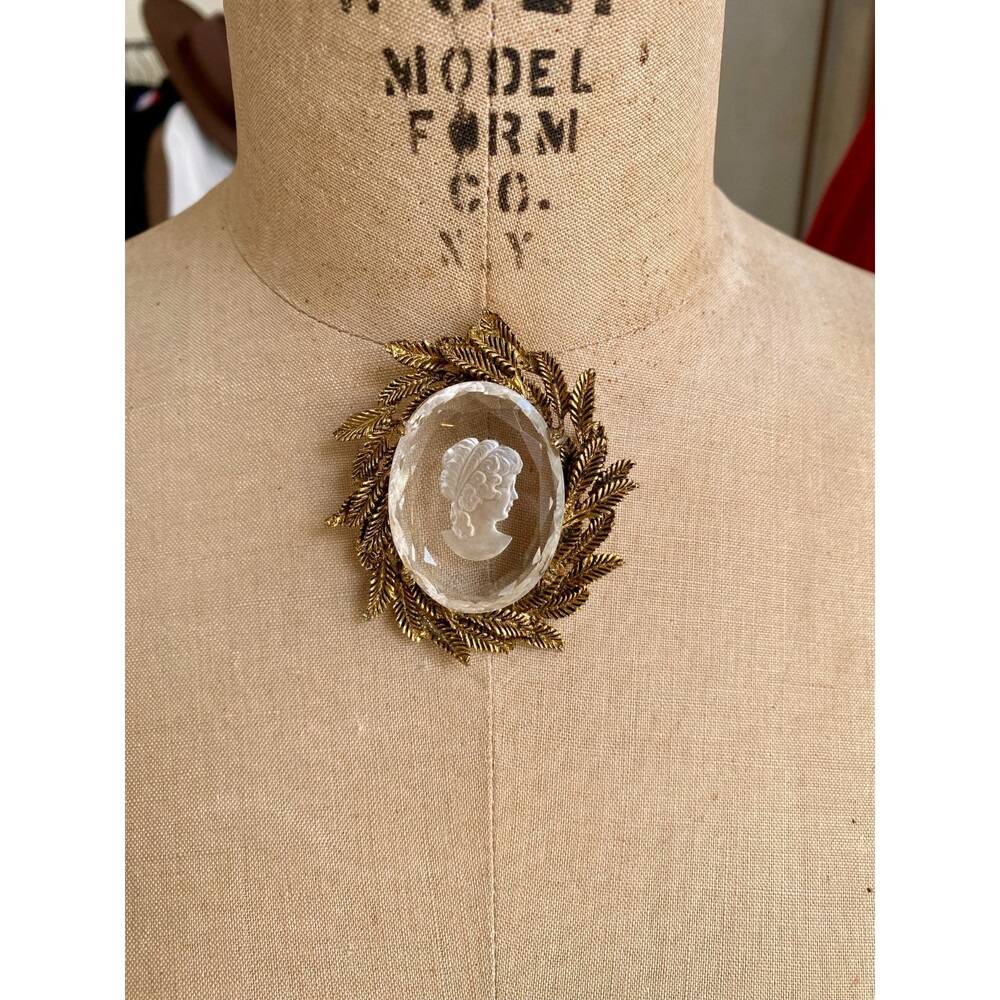 VTG Large Reverse Carved Glass Oval Cameo Raised Leaf Gold Tone Brooch/Necklace